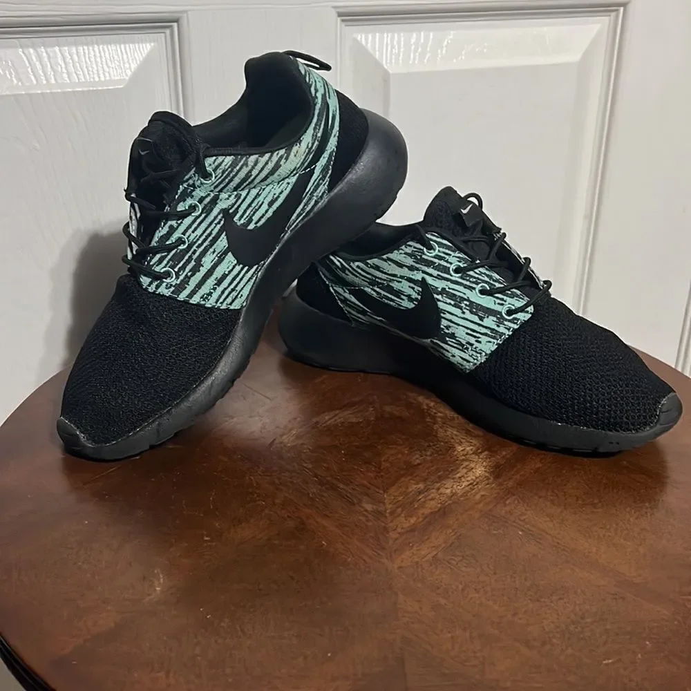 🔥🔥 NIKEiD Nike ROSHE RUN Shoes - Black/Mint - Women Sz 6 -‎ PERFECT Condition